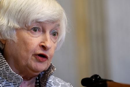 イエレン米財務長官は、西側諸国が１２月に導入したロシア産原油の価格上限について、これまでのところ、ロシアの収入を制限するという目的を達成しているようだと述べた。昨年７月、ワシントンで撮影（２０２３年　ロイター/Jonathan Ernst）