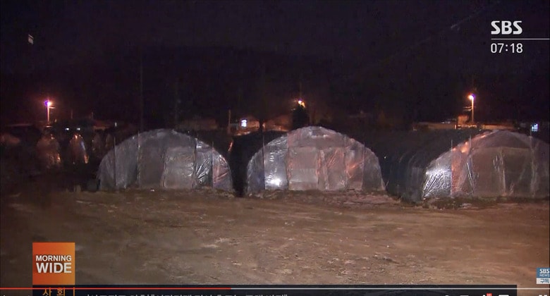 カンボジア出身の労働者ソッケンさんが住んでいたビニールハウス　SBS 뉴스 / YouTube