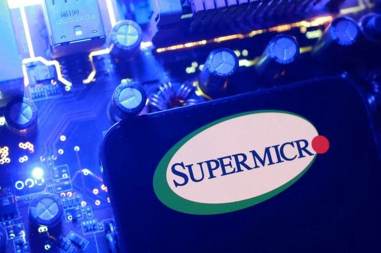 写真はスーパー・マイクロ・コンピューターのロゴ。2026年6月撮影。REUTERS/Dado Ruvic