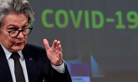 ５月９日、    欧州連合（ＥＵ）のブルトン欧州委員（写真）は英アストラゼネカの新型コロナウイルスワクチンについて、現行の供給契約が終了する６月以降の追加発注はしていないと述べた。ブリュッセルで３月代表撮影（２０２１年　ロイター）