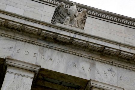 米フィラデルフィア地区連銀のハーカー総裁は２２日、経済指標が予想通りとなれば、９月の利下げを支持するという見解を示した。２０１３年７月撮影（２０２４年　ロイター/Jonathan Ernst）