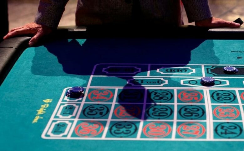 ４月５日、自民党と公明党がカジノを含む統合型リゾート（ＩＲ）実施法案の主要項目で合意したことを、カジノ事業に進出を狙う海外のカジノ運営会社はおおむね歓迎している。都内で２０１３年撮影（２０１８年　ロイター／Yuya Shino）