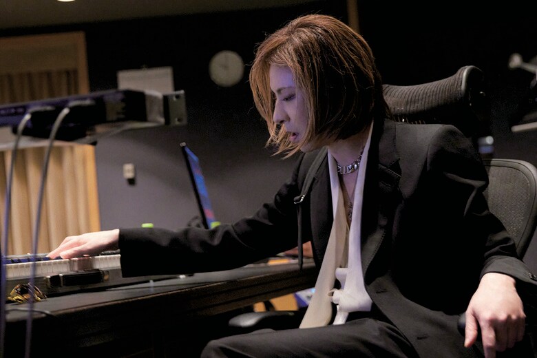 「日記を書くように曲を書いている」と語るYOSHIKI（写真はYOSHIKIオフィシャルインスタグラムより）　