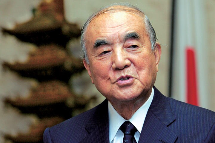 首相就任直後に「留学生10万人計画」を打ち出した中曽根氏　TOSHIYUKI AIZAWA-REUTERS