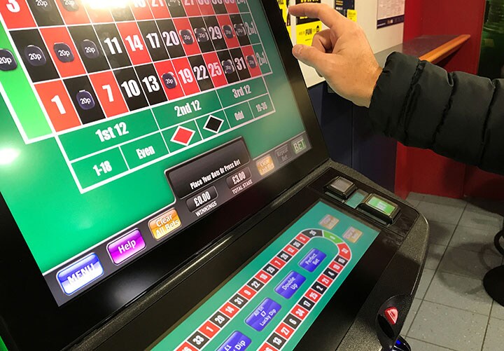 マンチェスターの掛け屋に設置されたFOBTのゲーム機　Phil Noble-REUTERS