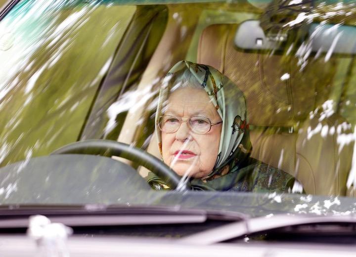 エリザベス女王の車好きは有名だが...... The Tig-Youtube