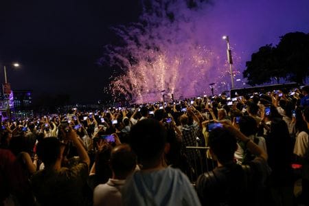 中国の労働節（メーデー）に伴う５月１日から５日までの大型連休中、国内旅行者の消費額は１６６９億元（２３１億３０００万ドル）と、新型コロナウイルスのパンデミック（世界的大流行）前の２０１９年の同期水準から１３．５％増えたことが政府のデータで６日、分かった。１日撮影（２０２４年　ロイター/Tyrone Siu）