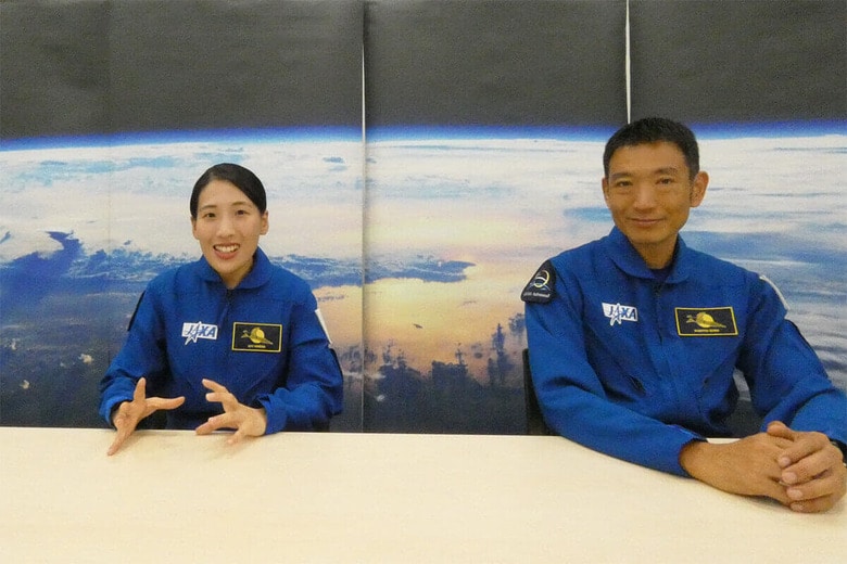 約1年半の基礎訓練を終え、宇宙飛行士に認定された米田あゆさんと諏訪理さん（独自インタビューにて筆者が撮影）