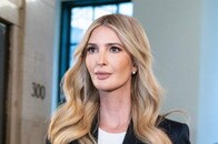 「上品」「ホット」人気リアリティ番組出演で話題のイバンカ・トランプ、水着姿で投げキス披露　投稿に「日本人詩人」の詩も