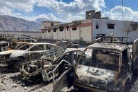 自爆攻撃に無差別発砲で民間人50人、武装勢力145人死亡...パキスタンはインドの関与を主張