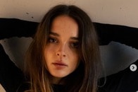 【写真】ズボンを穿き忘れてる！ 米セレブ、下を穿かず「目のやり場に困る」衣装...「これはオシャレなの？」