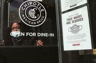 コロナ減少中のアメリカ、もう「マスク」を外してしまって本当に大丈夫なのか