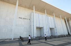 米文化施設が改修目的での閉鎖決定、大統領名称問題で先行き不透明