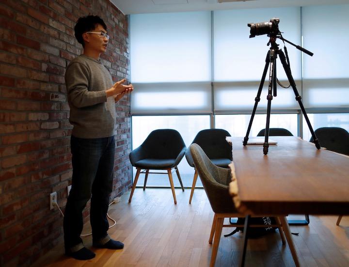 韓国で、10人に4人が「一人放送」を実施中か計画中......  Kim Hong-Ji-REUTERS