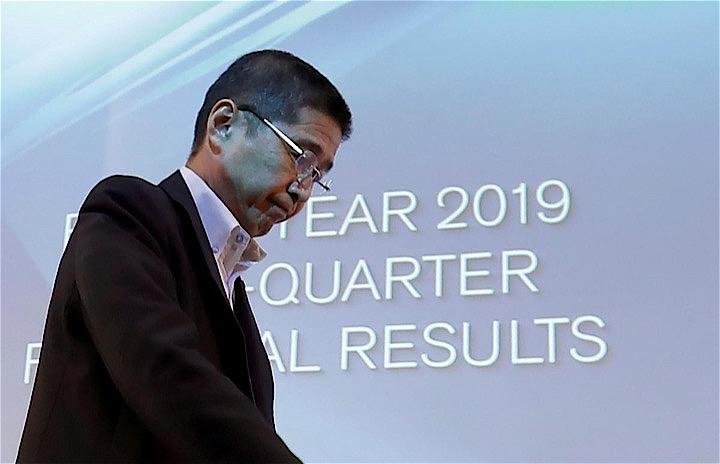 日産自動車は、西川広人社長（写真）が９月１６日付で辞任し、山内康裕代表執行役がＣＥＯを代行すると発表した。横浜の日産本社で開かれた記者会見で７月撮影（２０１９年　ロイター/Issei Kato）