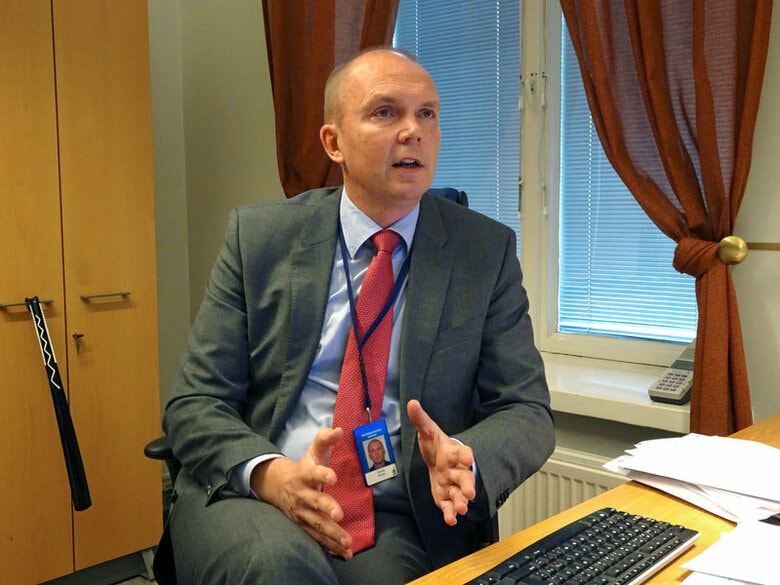 １０月１９日、ロシア帝国からの独立１００周年を来年迎えるフィンランドは、１９１７年の独立の合法性について疑義を唱えるロシアの「プロパガンダ」に警戒を強めている。写真は、フィンランドに影響を与えようとする動きを監視する官僚ネットワークを率いるマルック・マンティラ氏。首都ヘルシンキで１３日撮影（２０１６年　ロイター/Tuomas Forsell）