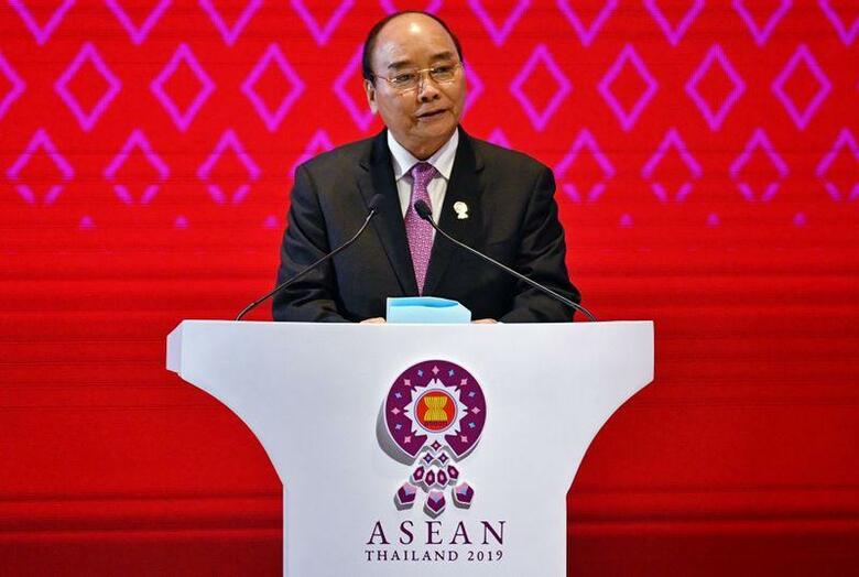 ベトナムのフック首相（写真）は、新型コロナウイルスの感染拡大に歯止めをかけるため、国内の主要都市に対し、都市封鎖に備えるよう要請した。ベトナムのフック首相は30日、新型コロナウイルスの感染拡大に歯止めをかけるため、国内の主要都市に対し、都市封鎖に備えるよう要請した。写真はバンコクで昨年11月撮影（2020年　ロイター／Chalinee Thirasupa）