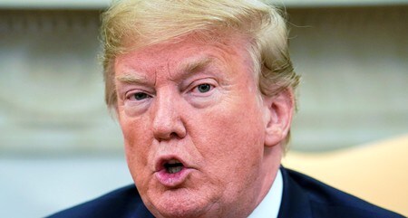 　６月２５日、米オートバイ製造大手ハーレー・ダビッドソンから小さな新興ハイテク企業に至るまで、開かれた安定的な貿易が行われてきた時代に確立したサプライチェーンの再構築に大わらわになっている。写真は２５日、ホワイトハウスでのトランプ大統領（２０１８年　ロイター/Jonathan Ernst）