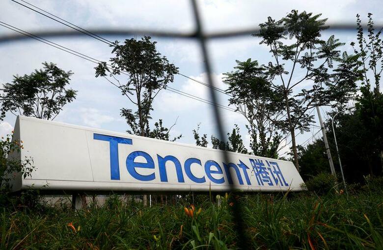 中国の当局が巨大IT企業による独占禁止法違反に対し、空前の締め付けに乗り出した。これはほんの序の口と言えそうだ。写真はテンセンとのロゴ。北京で8月撮影（2020年　ロイター/Thomas Peter）