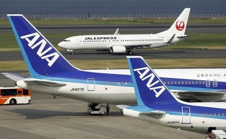 　３月２２日、ＡＮＡホールディングス傘下の全日本空輸は、同社の国内線システムに不具合が発生したと明らかにした。羽田空港で２０１３年８月撮影（２０１６年　ロイター/Toru Hanai）