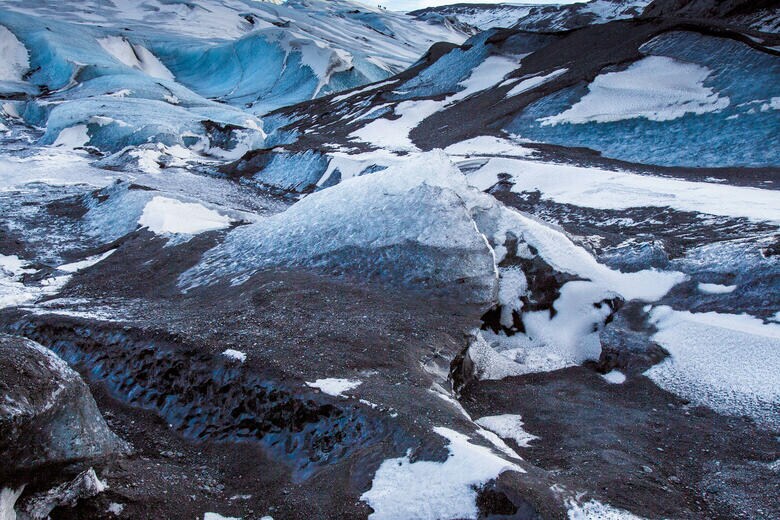 アイスランドの氷河の下では火山ガスと水の流れによって大量のメタンが発生し、大気中に放出されている可能性がある　Snorri Gunnarsson/iStock.