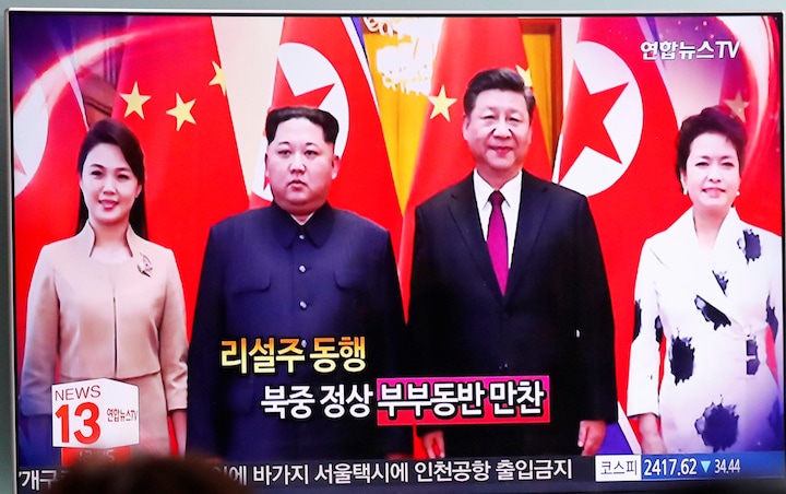 中朝首脳会談を報道するテレビ画面　Kim Hong-Ji-REUTERS