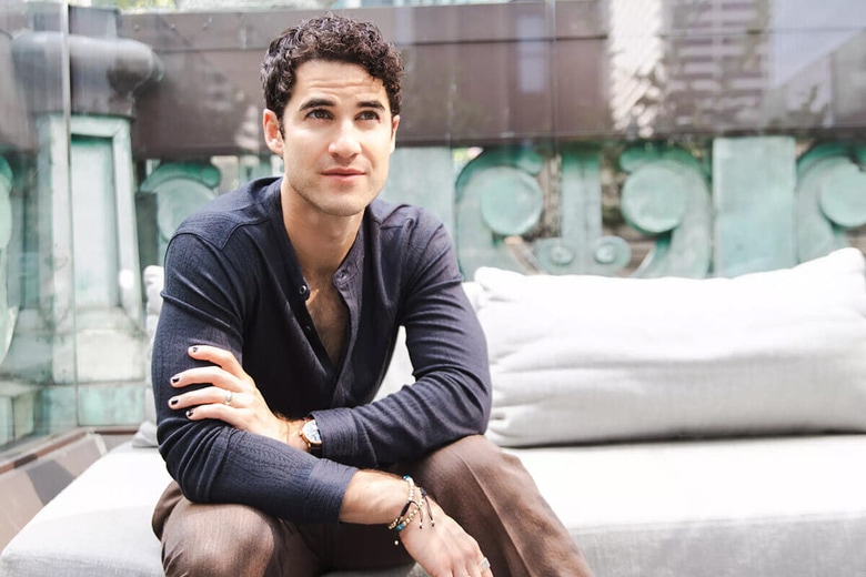 フィリピン、中国、スペインの血を引く母親を持つクリス　LAUREL HINTON