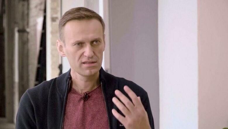 ロシアの反体制派指導者ナワリヌイ氏が５日にロシアの著名ビデオブロガーと行った２時間以上におよぶインタビューの動画がユーチューブで公開された。画像は提供されたもので、インタビューの様子（2020年　ロイター／YouTube - vDud/Handout/Reuters TV）
