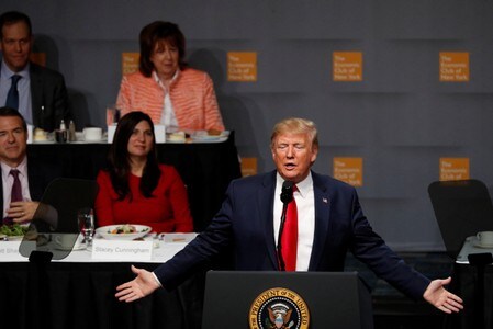 トランプ米大統領は１２日、ニューヨークのエコノミック・クラブで行った演説で、中国との「第１段階」の通商合意署名に近づいていると述べた（２０１９年　ロイター/TOM BRENNER）