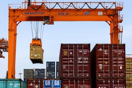 中国企業が、ベトナムに投資を進め、事業を拡大させている。写真は４月、ベトナム北部のハイフォン港で撮影（２０２５年　ロイター/Athit Perawongmetha）