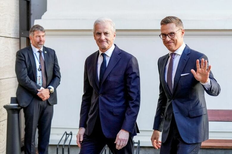 フィンランドのストゥブ大統領（右）とノルウェーのストーレ首相（左）。10月20日、ノルウェーのオスロで撮影。NTB/Cornelius Poppe提供。REUTERS