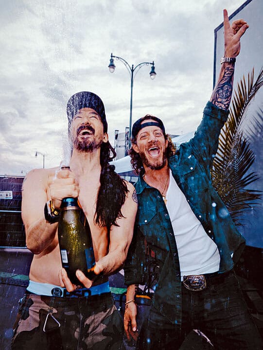 コラボ曲を発表したスティーブ・アオキ（左）とタイラー・ハバード　BRAD HEATON