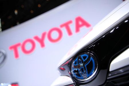 トヨタ自動車の豊田章男社長は９日に開いた２０２２年春闘の第３回労使協議会で、組合側の要求に満額回答で応じると表明した。資料写真、ジュネーブで２０１９年３月撮影（２０２２年　ロイター／Denis Balibouse）