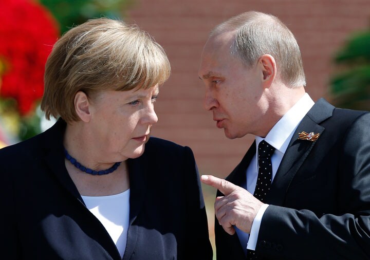 シリアからの撤退は四面楚歌のメルケル懐柔策？　Maxim Shemetov- REUTERS