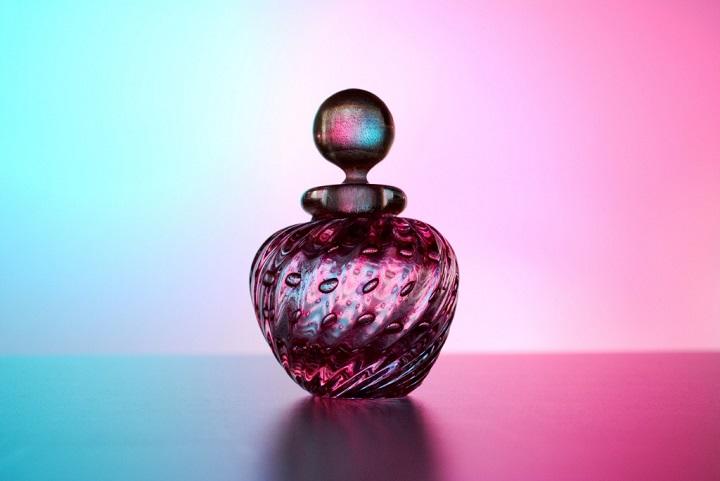 磨き抜かれた嗅覚と芸術的センスが必要な調香師の仕事でも、AIが勝った　NAKphotos-iStock.
