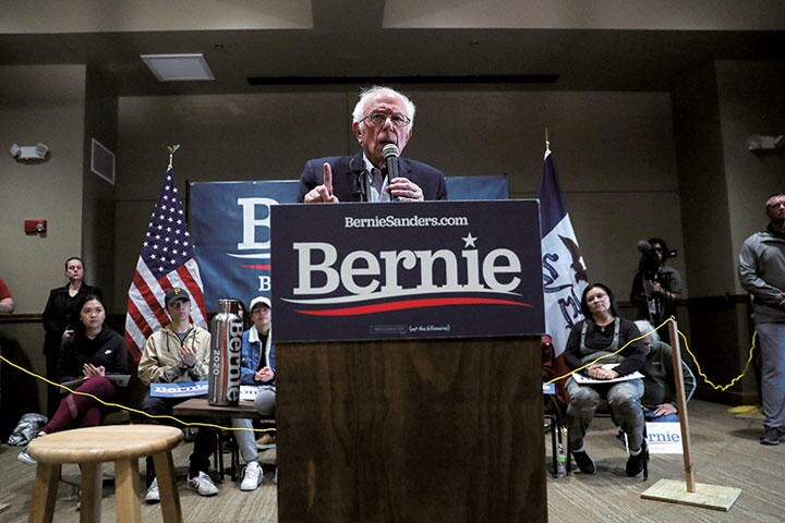 初戦の勝利を狙う民主党のサンダース候補　IVAN ALVARADO-REUTERS