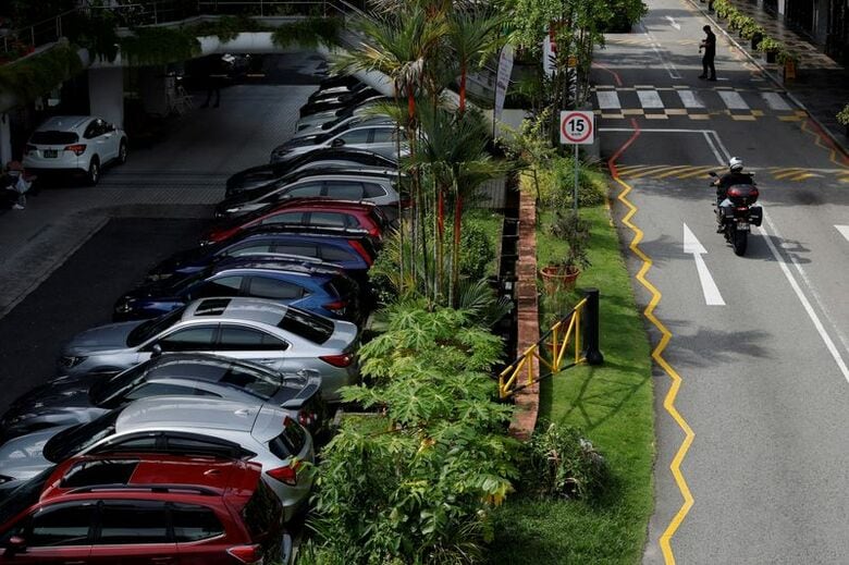 中古車販売店の商品車。シンガポールで２０２２年１０月撮影。REUTERS/Edgar Su