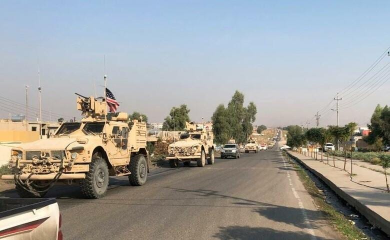 米軍の部隊がシリアからイラク北部ドホーク県に入った。写真は撤退した米軍の車両。10月21日、イラクとシリアの国境で撮影（２０１９年　ロイター/Kawa Omar）