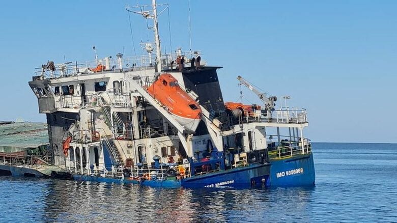 １０月５日、ルーマニア領海外の黒海を航行中に火災が発生した貨物船　「ロヤド・ママドフ号」　Romanian Interior Ministry/Handout via REUTERS ATTENTION EDITORS