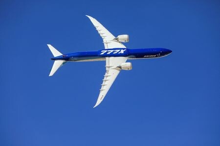 　５月９日、ドイツ航空大手ルフトハンザは、米航空機メーカーのボーイングに貨物機１０機を発注したと発表した。写真はボーイング７７７Ｘ。昨年１１月、ドバイで撮影（２０２２年　ロイター/Rula Rouhana）