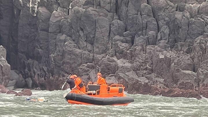 3月14日の中国漁船転覆事故で救助にあたる台湾海巡署のボート　 Taiwan Coast Guard/Handout via REUTERS