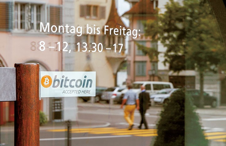 スイスのツークでは町役場での支払いにもビットコインが使用可能　Arnd Wiegmann-REUTERS