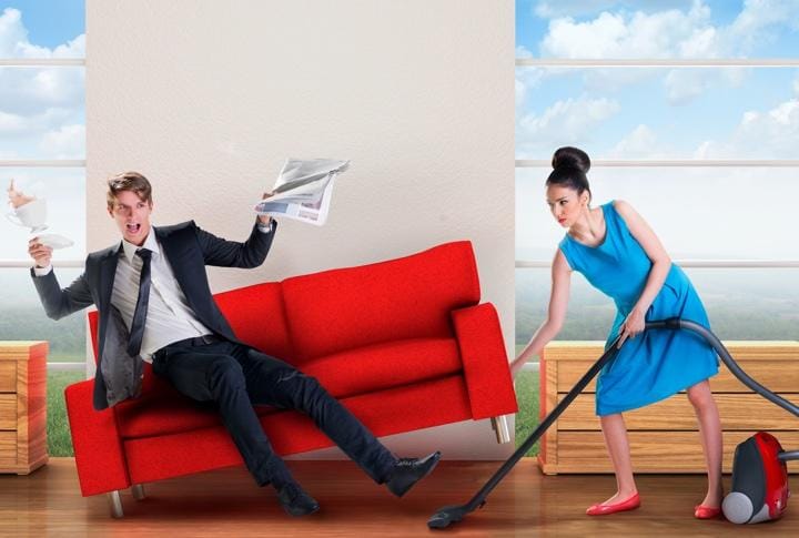 スイスの洗剤メーカーの調査では月に最低1回は掃除のことで喧嘩になると答えた人は45％もいた　Tijana87 - iStockphoto