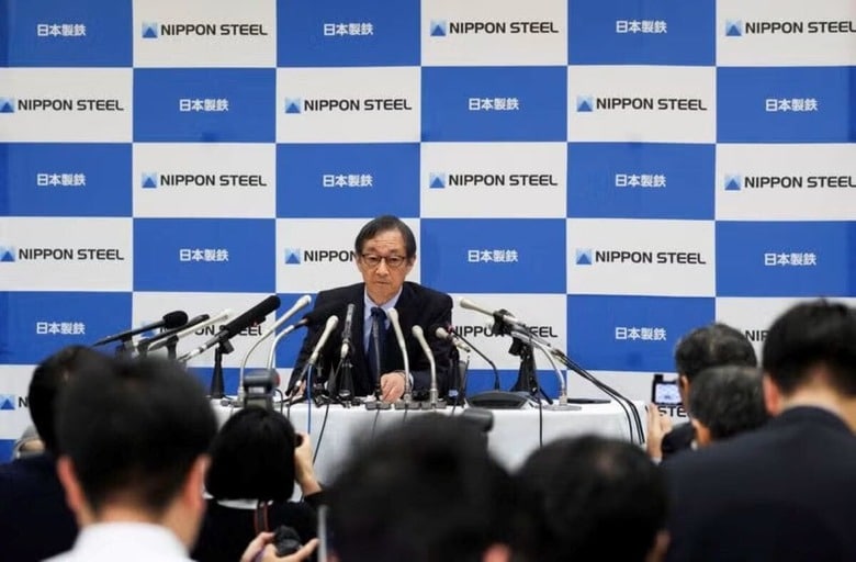 １月７日、 経団連の十倉雅和会長（住友化学）など日本企業の首脳は日本製鉄のＵＳスチール買収にバイデン米大統領が中止命令を出したことを受け、対米投資に影響が出る可能性に相次ぎ懸念を示した。写真は同日、都内で記者会見する日鉄の橋本英二会長兼最高経営責任者（２０２５年　ロイター/Irene Wang）