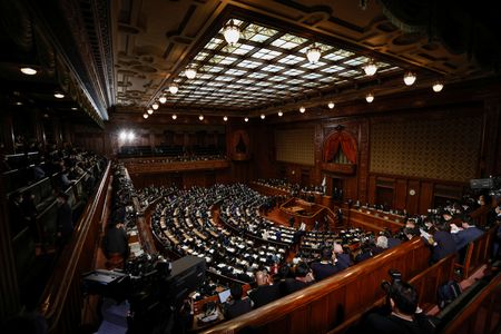 衆院は１日午後、本会議を開き、新疆ウイグル、香港などの人権状況に懸念を示す決議案を採択した。写真は都内で昨年１１月撮影（２０２２年　ロイター／Issei Kato）
