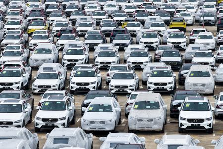 メキシコのエブラルド経済相は１０日、中国および他のアジア諸国からの自動車関税を５０％と、従来の２０％から引き上げる方針を明らかにした。ドローンから撮影した中国江蘇省南京の港。６月撮影（２０２５年　ロイター/cnsphoto via REUTERS）