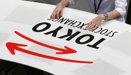 　９月１３日、日本株は再び上昇局面に入っているが、オプション市場の動きが示唆するのは膠着相場の継続だ。貿易戦争への懸念が根強いとみられ、日経平均が２万３５００円を超える確率は１５％となっている。写真は都内で２０１２年６月撮影（２０１８年　ロイター／Yuriko Nakao）