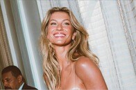 スーパーモデルのジゼル・ブンチェン、いまだ美貌は衰え知らず...ヒョウ柄ビキニで誕生日ショット公開