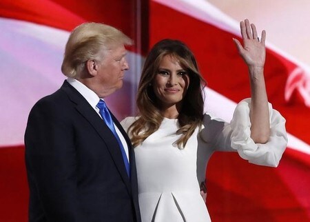 ７月２１日、米大統領選の共和党候補として正式に指名されたドナルド・トランプ氏のメラニア夫人の演説盗用疑惑をめぐり、トランプ氏のスタッフライターが責任を認めた。写真は共和党大会でのトランプ氏とメラニア夫人。１８日撮影（２０１６年　ロイター/MARK KAUZLARICH）