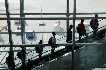 　マレーシアは１２月１日から、中国とインドの国籍保有者に対し、最大３０日間のビザなし滞在を認める。２０２１年１１月、クアラルンプールの空港で撮影（２０２３年　ロイター/Lai Seng Sin）